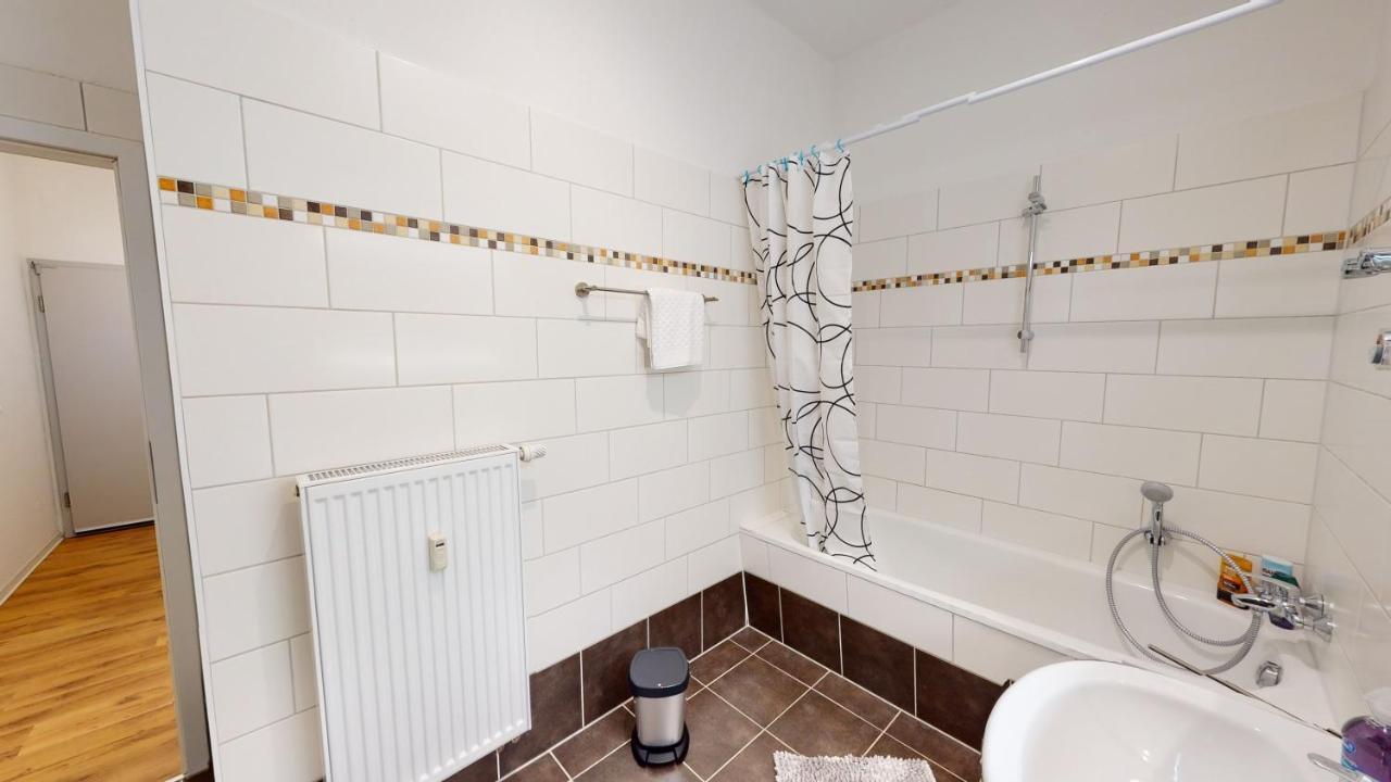 Sweethome - Business-Apartment Mit Kueche, Terrasse, Stellplatz Magdeburg Eksteriør billede